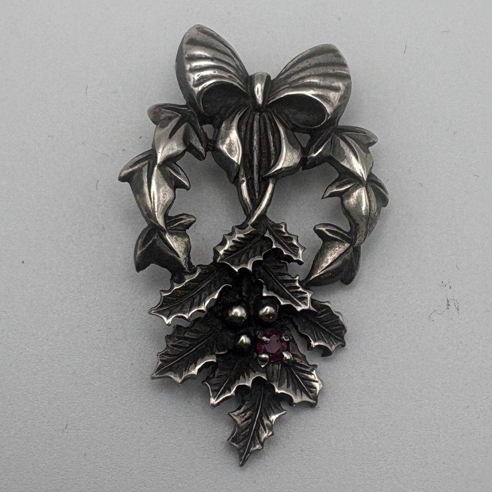 Franklin Mint 1982 Sterling Silver Holly Wreath Pendant Ruby Accent Vintage FM82